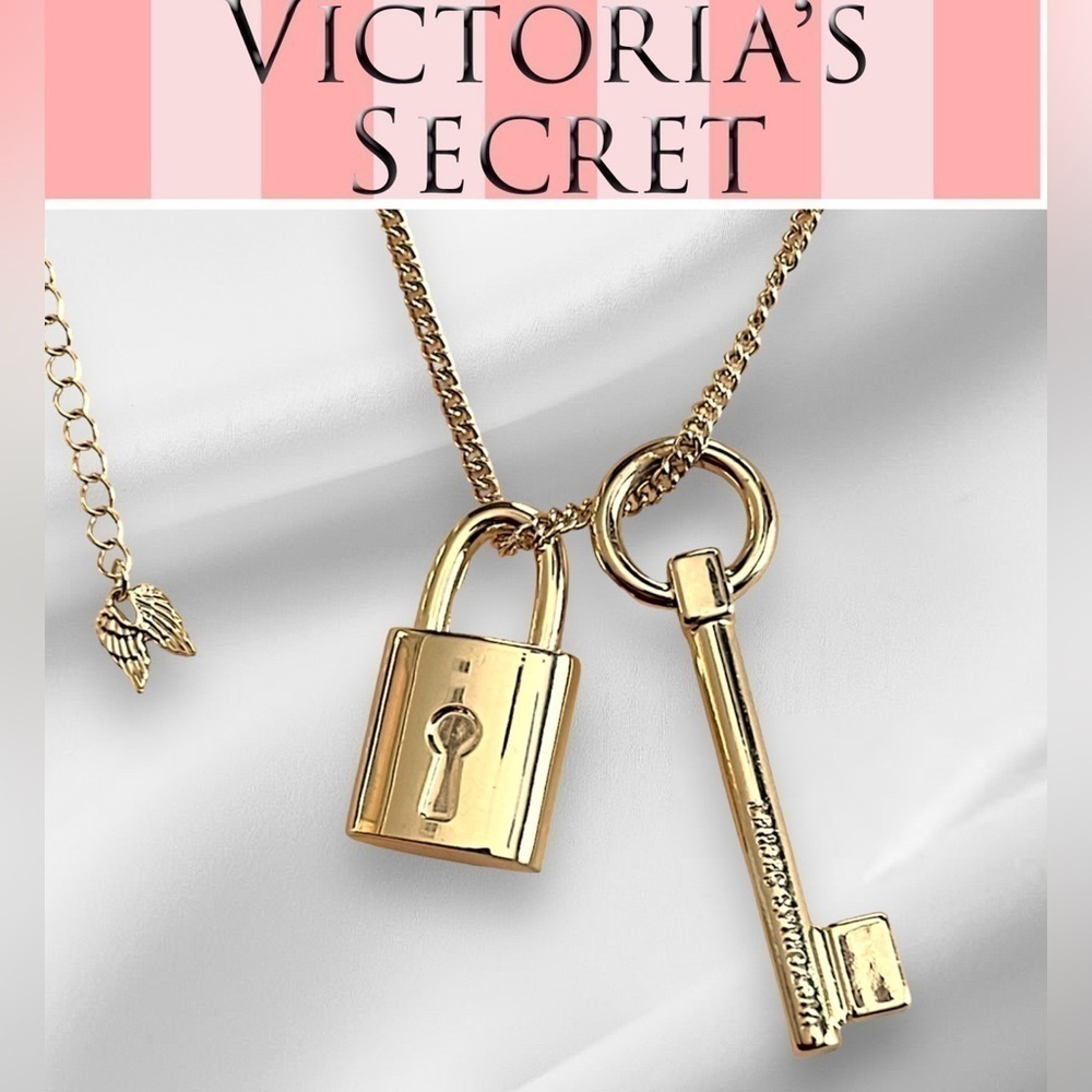 Victoria’s Secret Scandalous Lock & Key Necklace, gold tone, like new, 20”